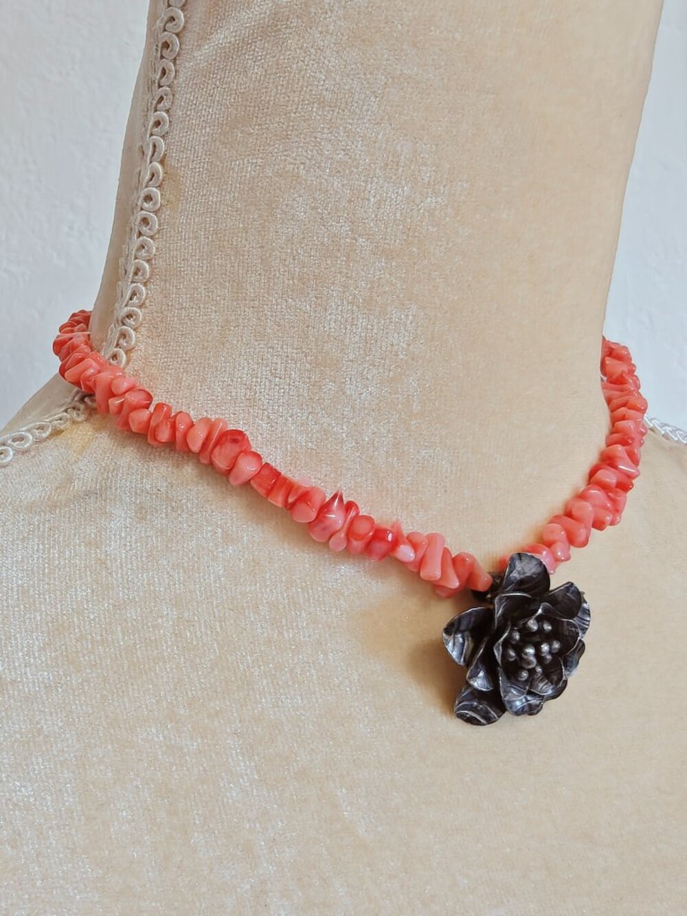 Sculptural FLower Salmon Coral Chip Beaded Silver Tone Floral Pendant Necklace